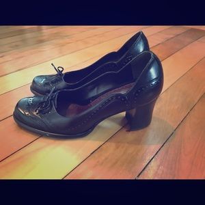 Black shoe with heel